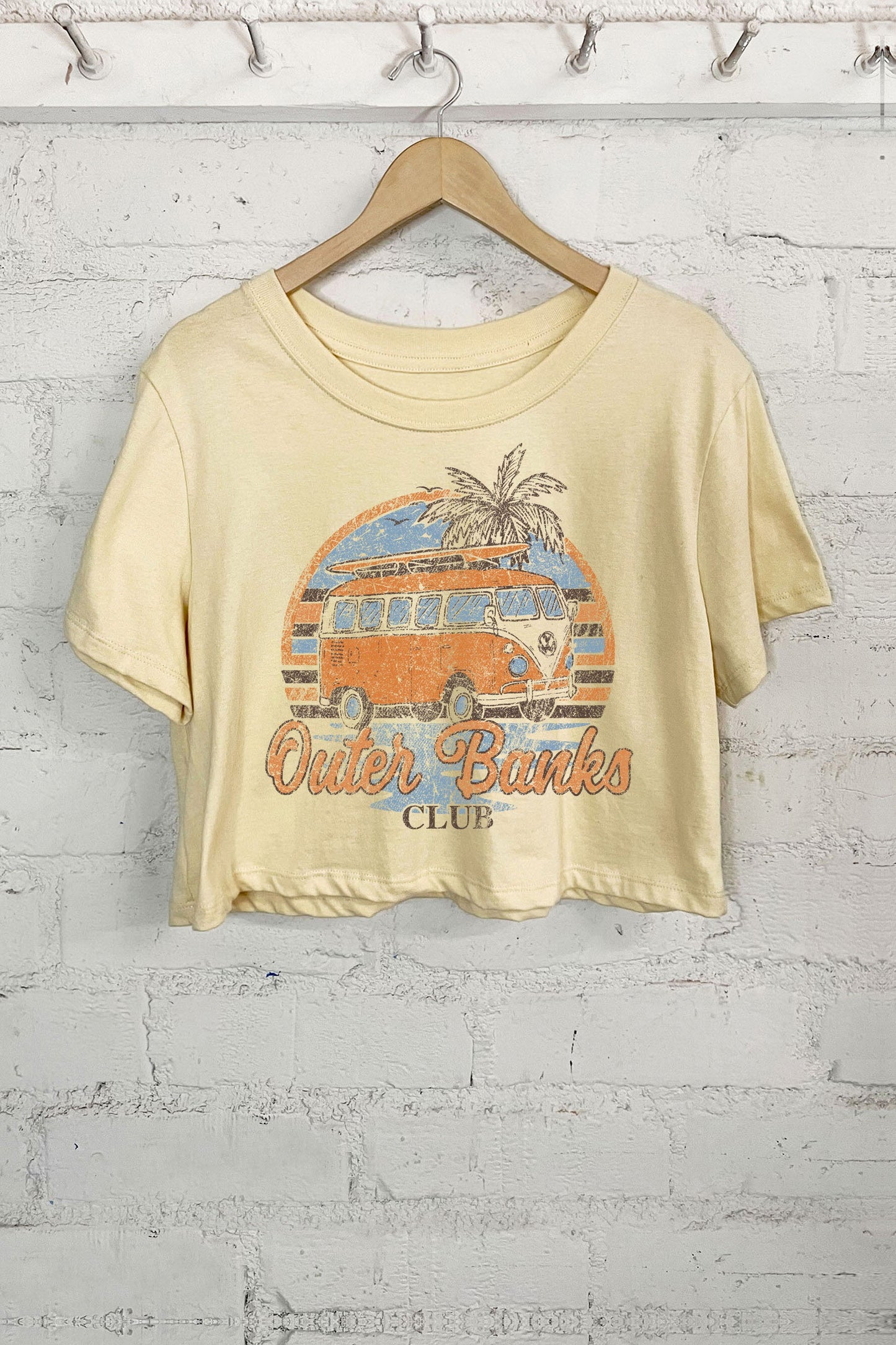 OUTER BANKS CLUB GRAPHIC CROP TEE