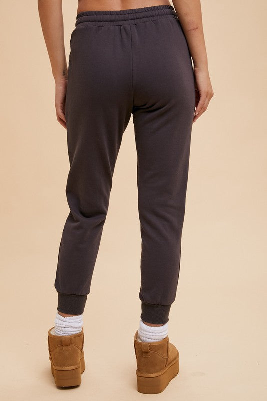 GARMENT WASHED PIPED JOGGERS