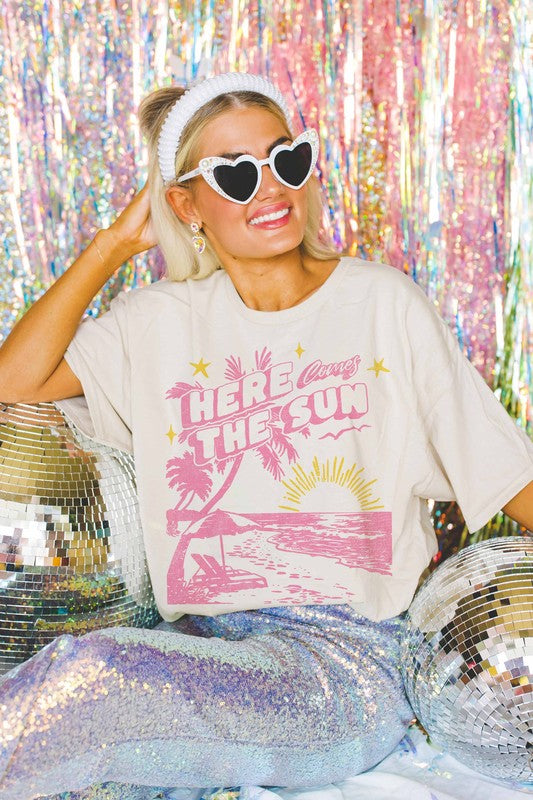 HERE COMES THE SUN OVERSIZED GRAPHIC TEE