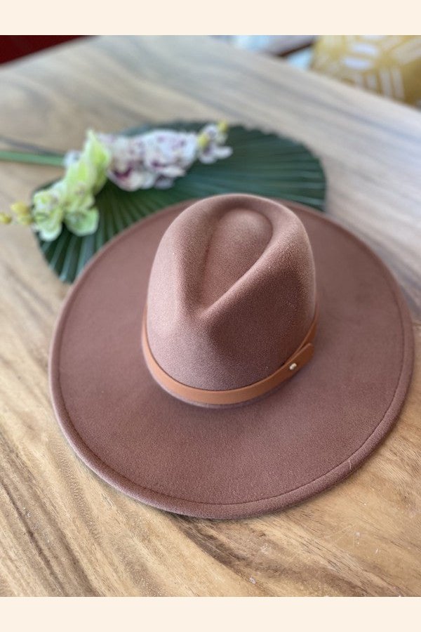 Wide brim panama hat in vegan felt