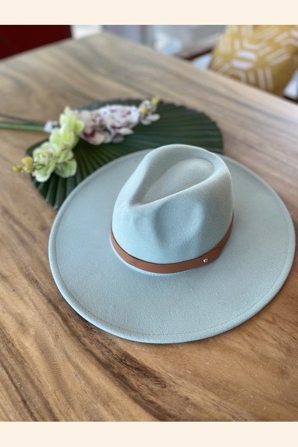 Wide brim panama hat in vegan felt