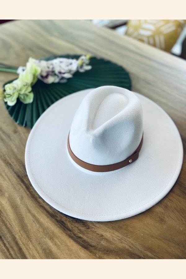 Wide brim panama hat in vegan felt