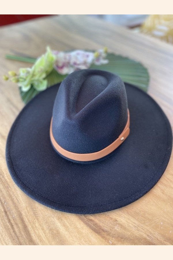 Wide brim panama hat in vegan felt