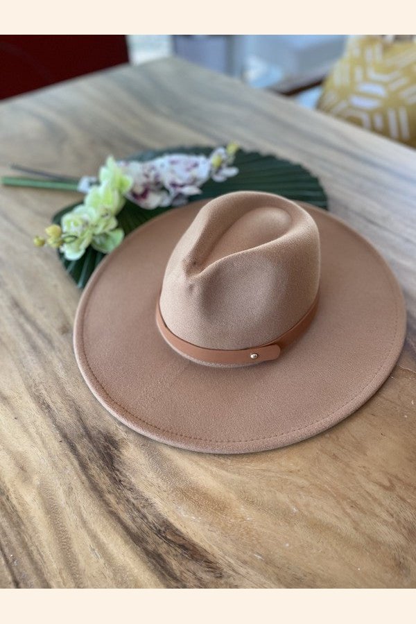 Wide brim panama hat in vegan felt